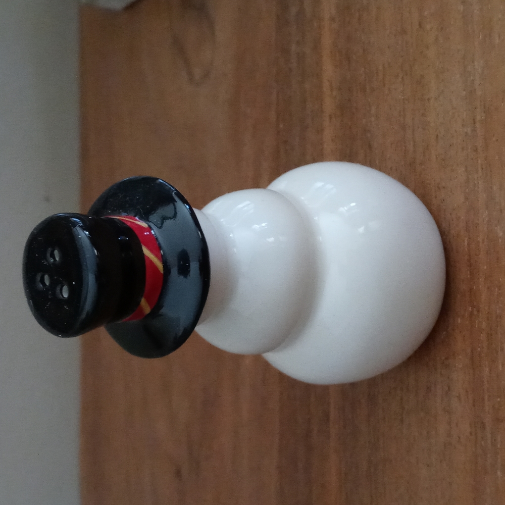 Snowman Salt Shaker - Picture 2 of 4